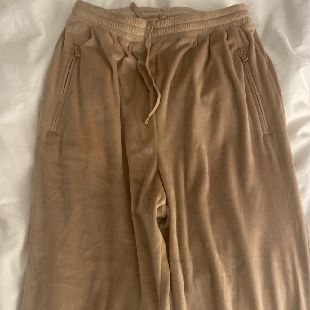 SKIMS VELOUR SET NEVER WORN WITH TAGS!!